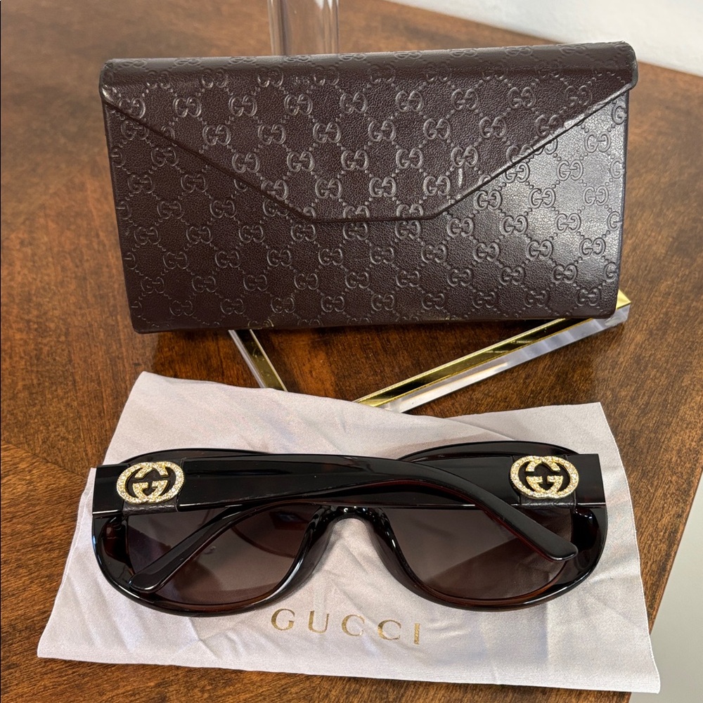 GUCCI SUNGLASSES FULL INCLUSION with Branded Case and dust cloth - Picture 10 of 16